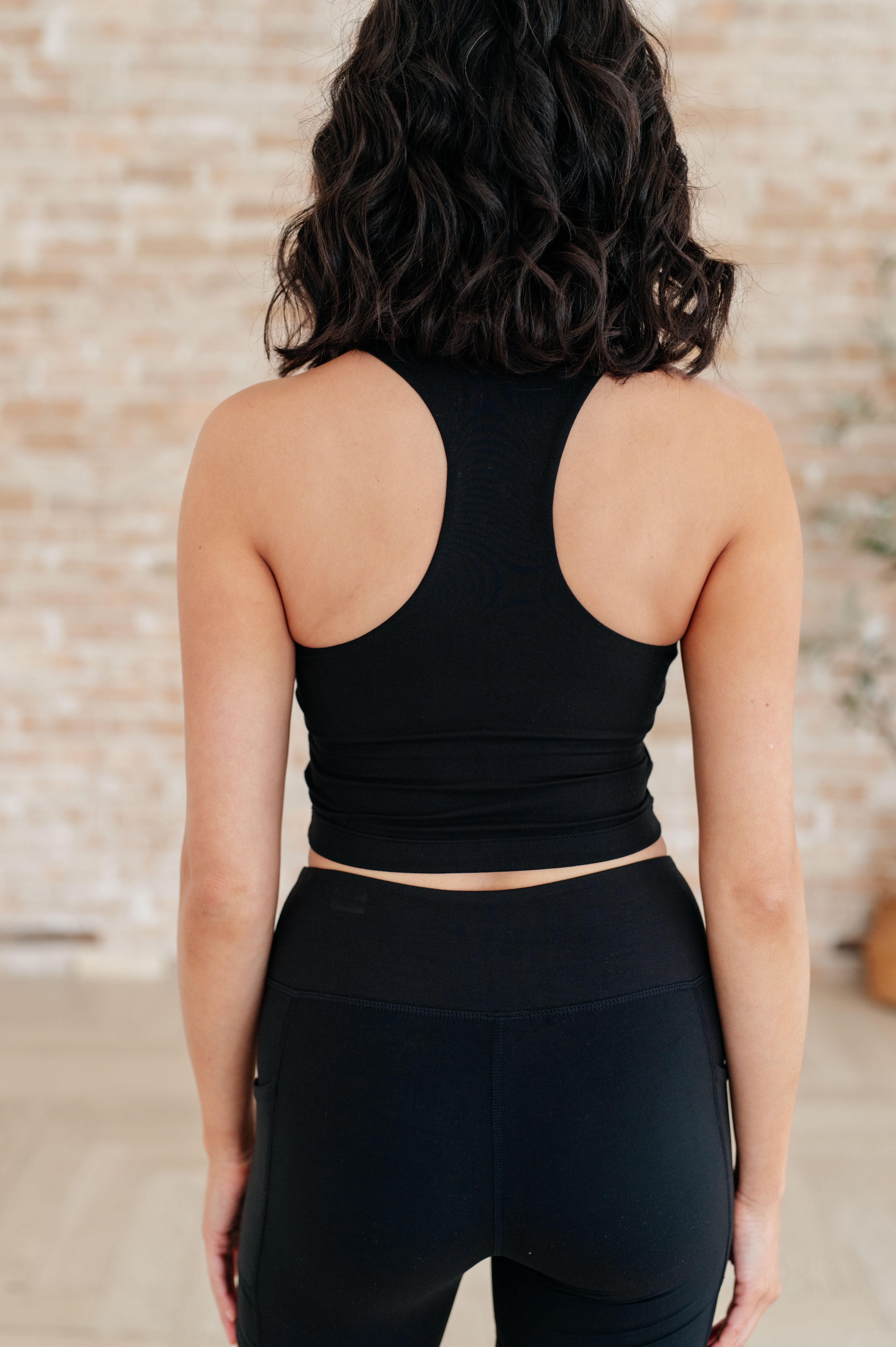 Queen of the Court Collared Cropped Tank in Black