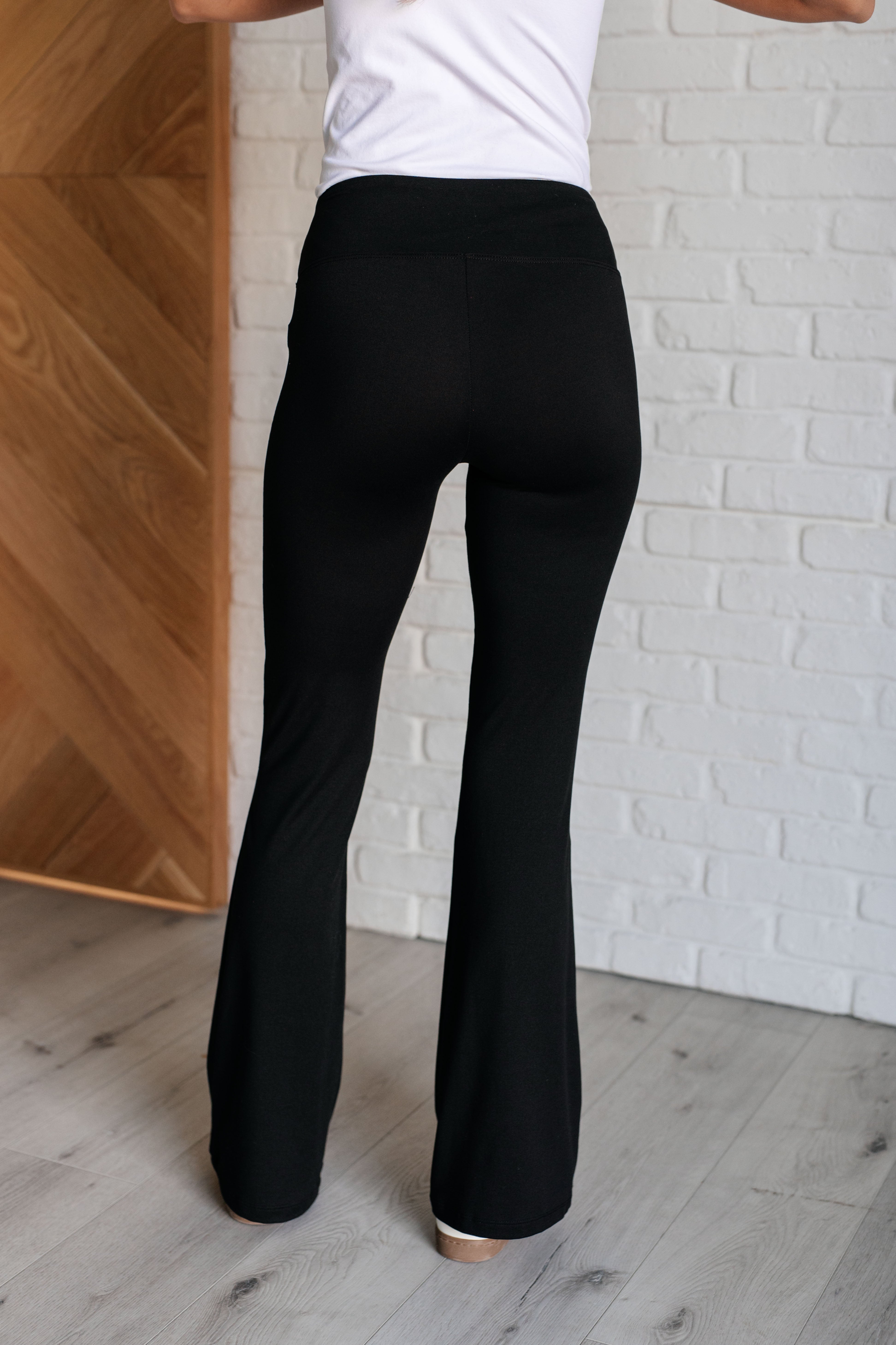 Vibe Check Flare Leggings in Black