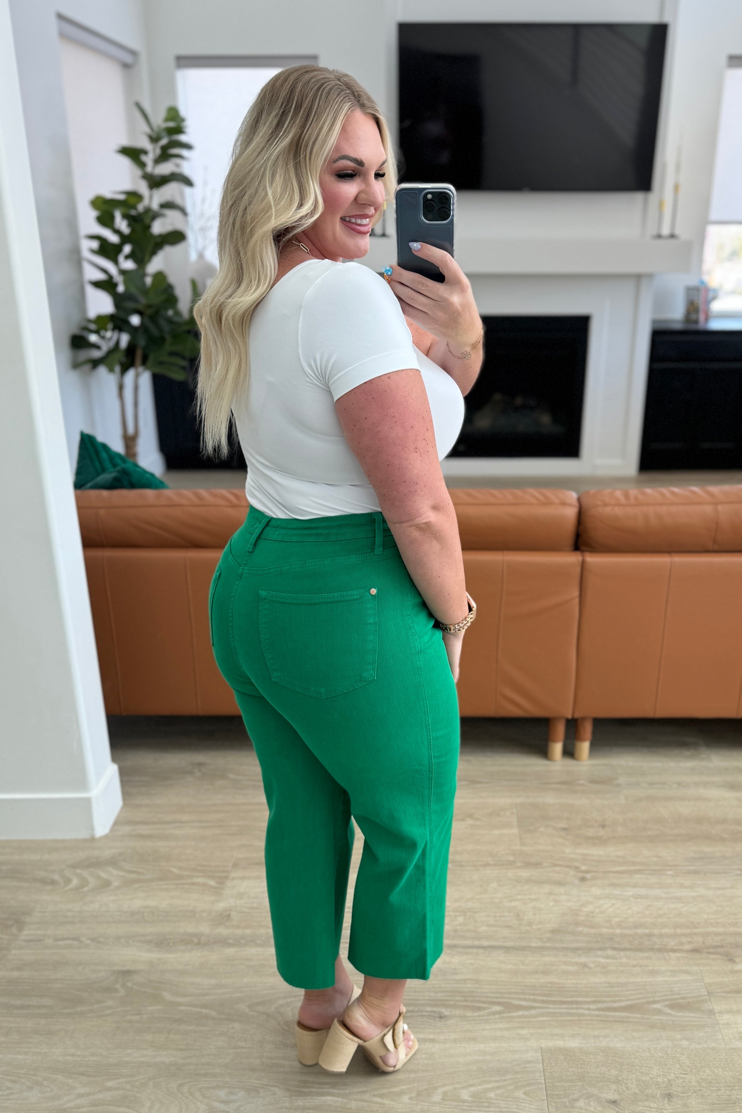 Elize High Rise Tummy Control Cropped Wide Leg Jeans in Kelly Green