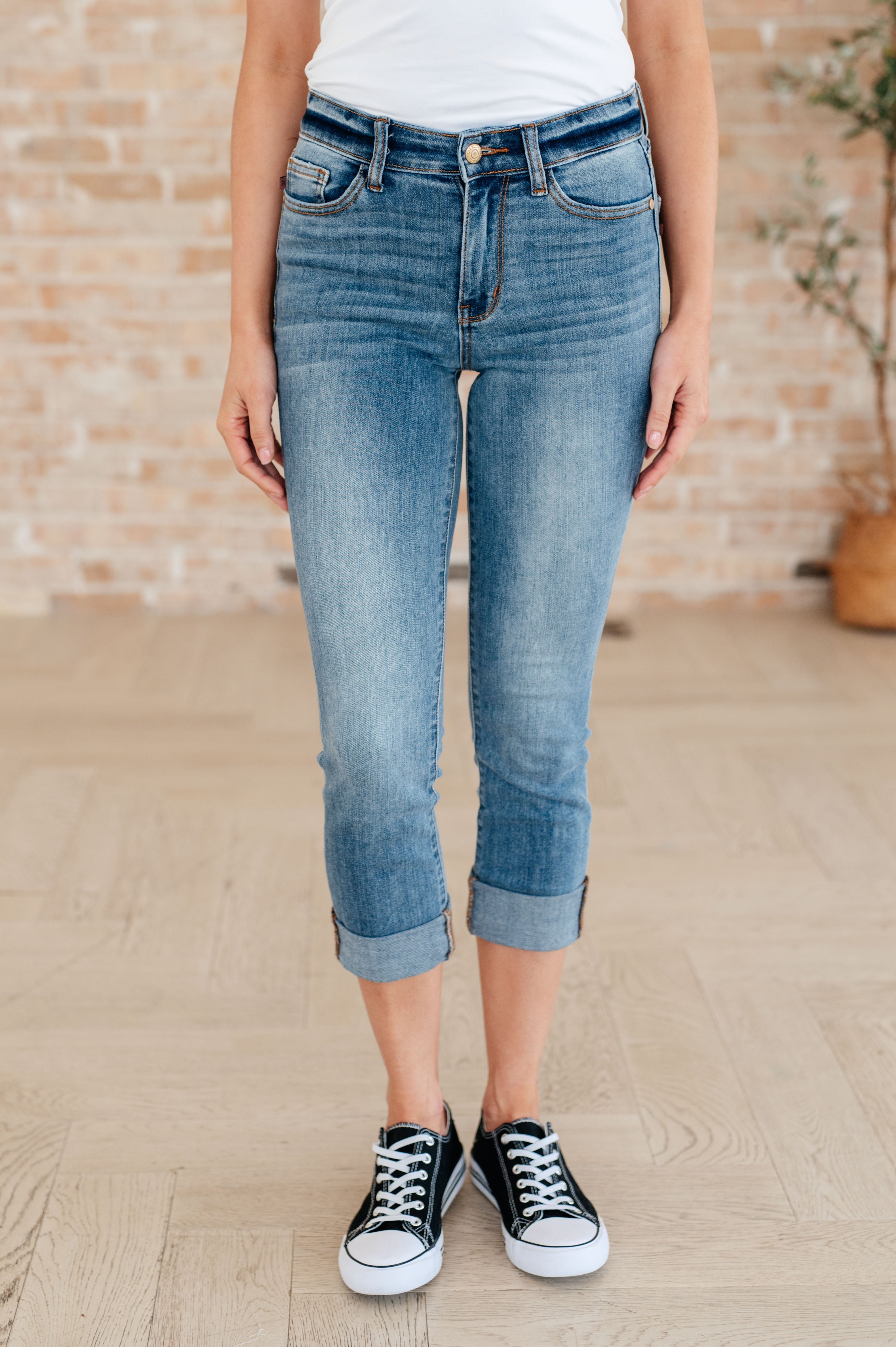 Tonia Cuffed Skinny Capri Jeans in Mid Rise