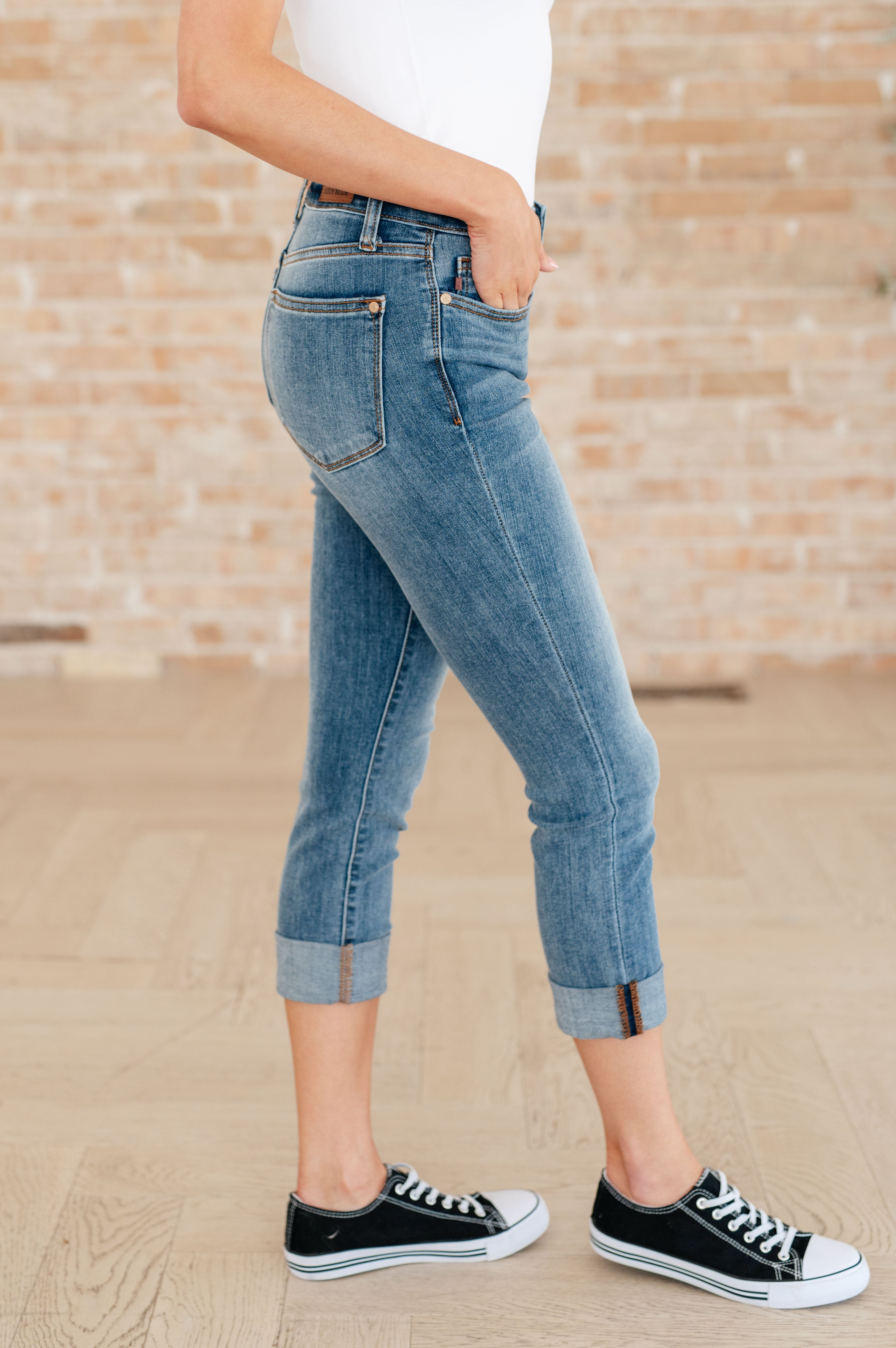 Tonia Cuffed Skinny Capri Jeans in Mid Rise