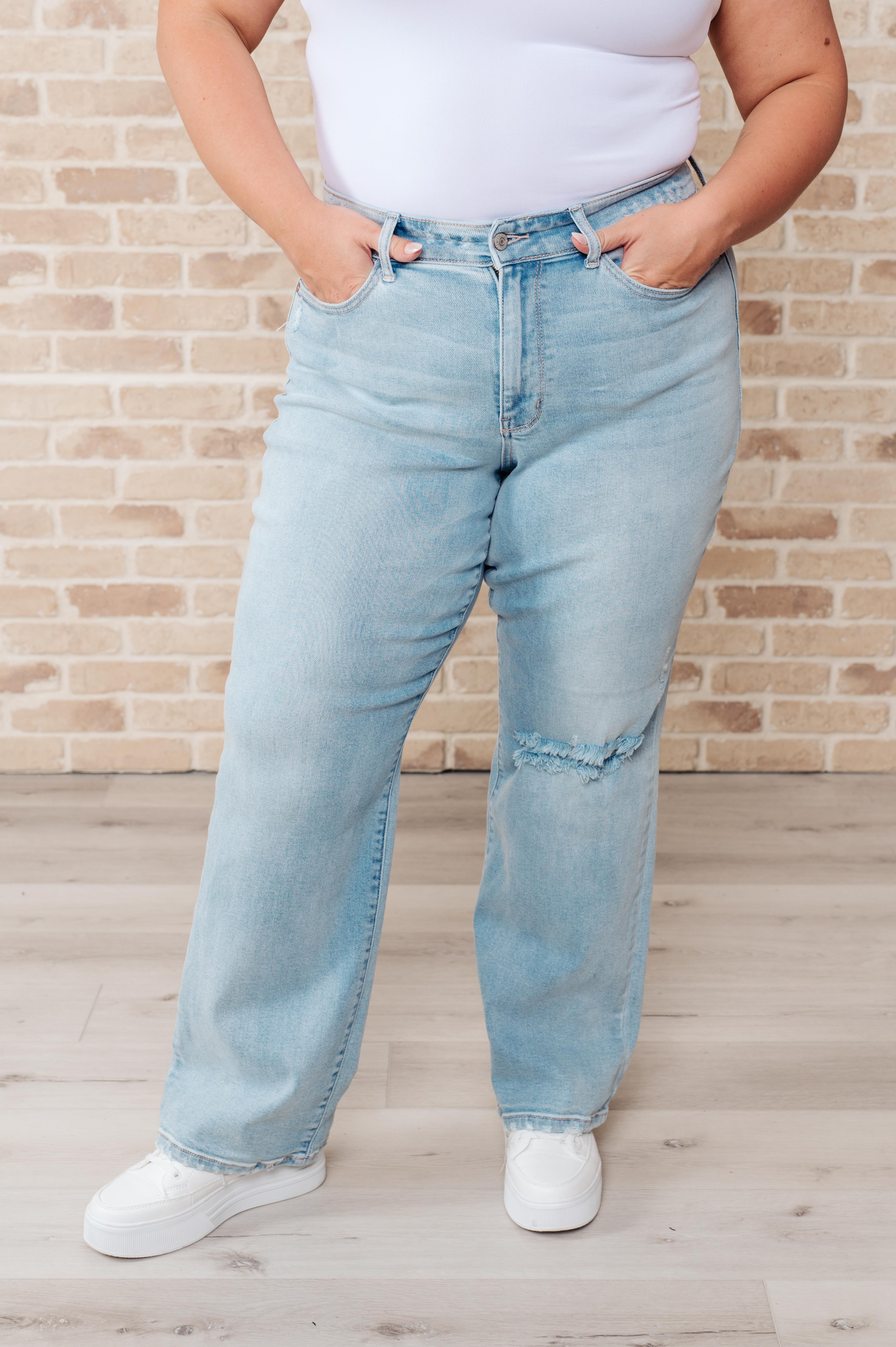 The 90s High Rise Straight Jeans in Light Wash