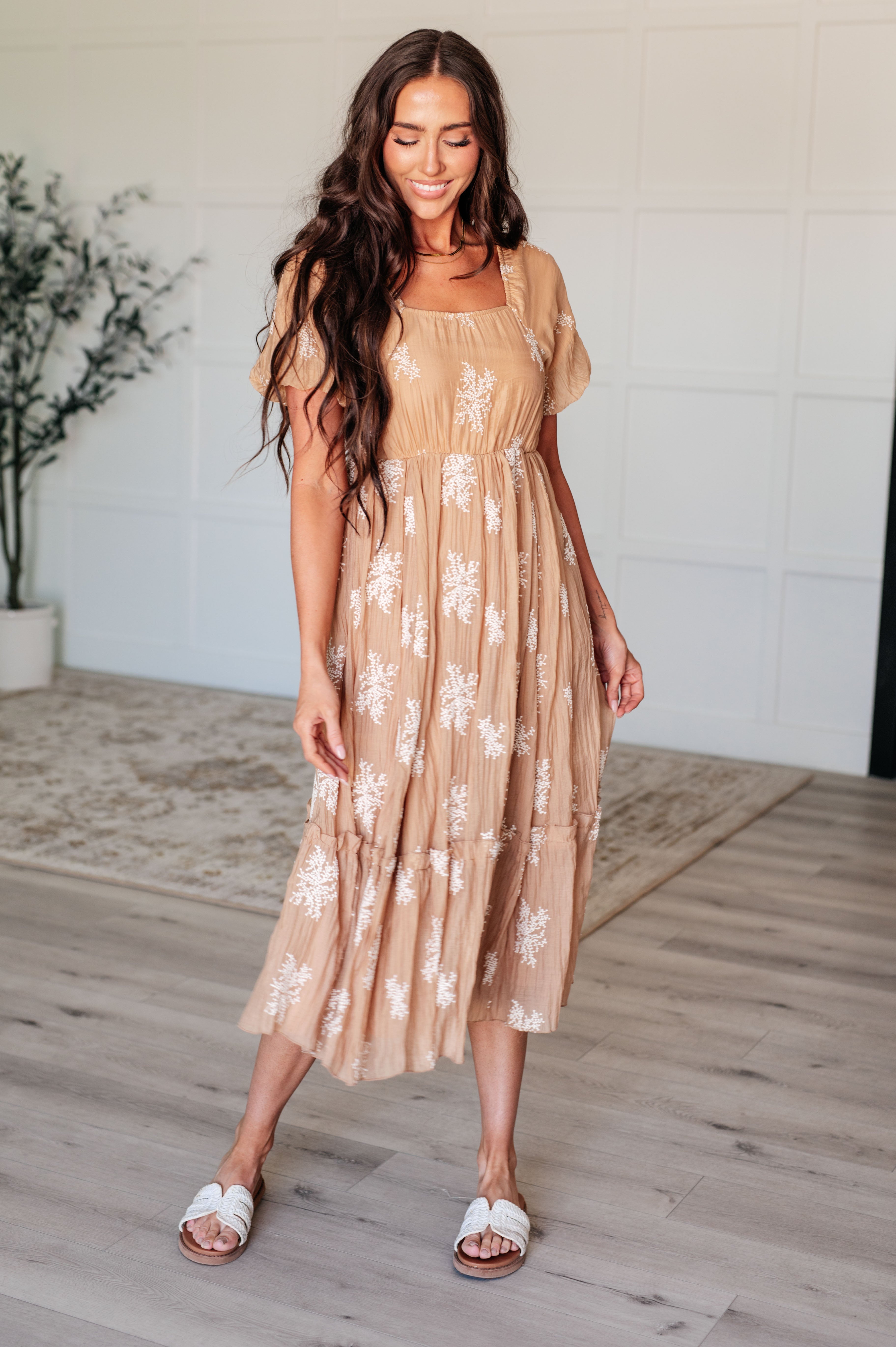 Mi Encanta Balloon Sleeve Dress in Camel