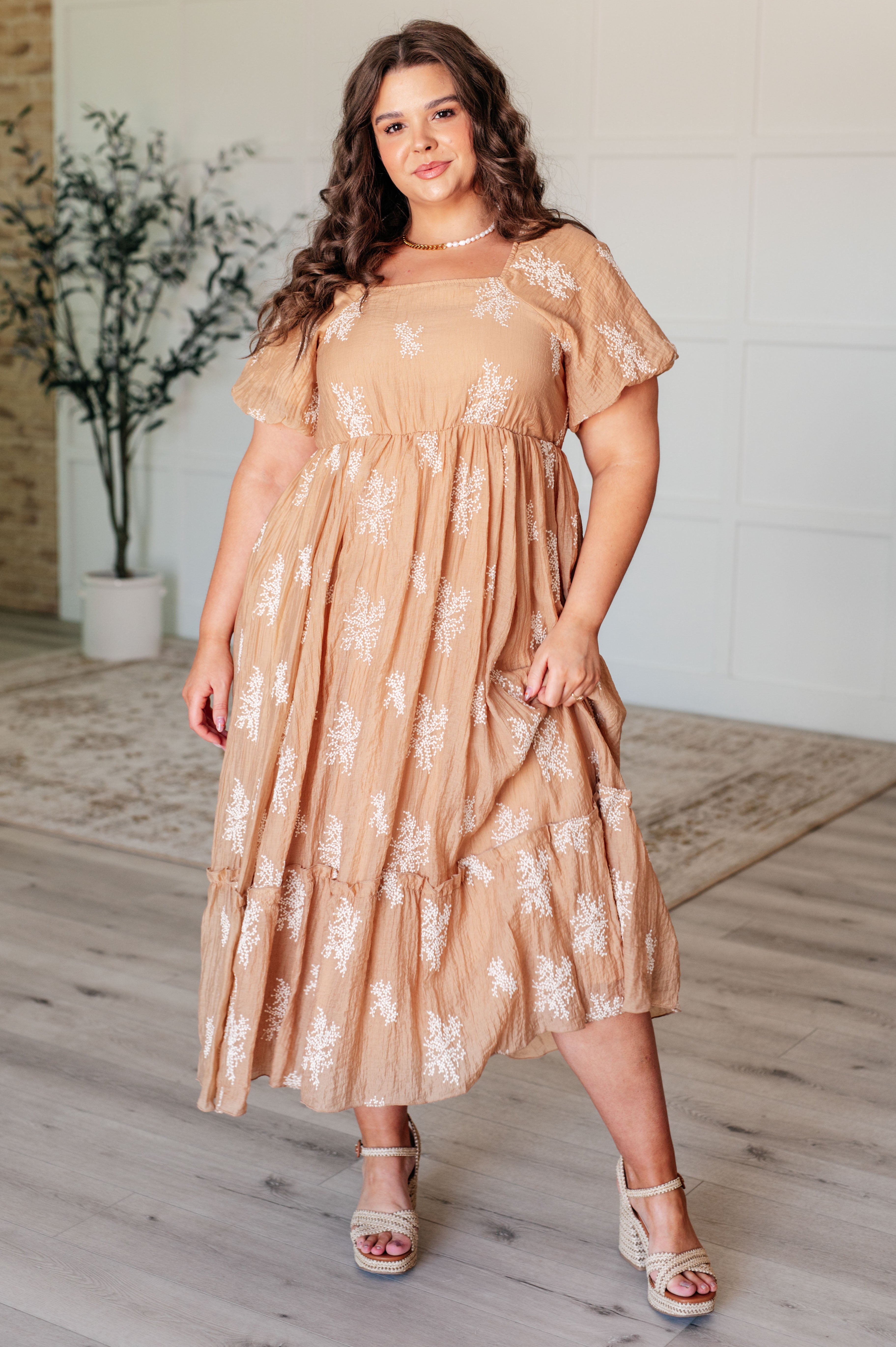 Mi Encanta Balloon Sleeve Dress in Camel