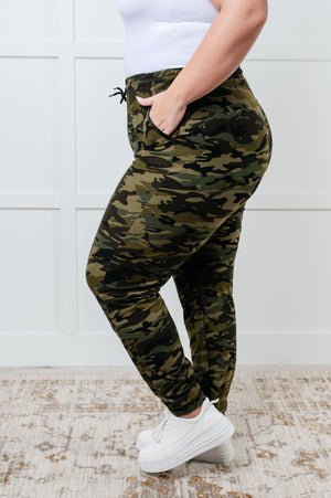 Peak Performance Joggers in Camo