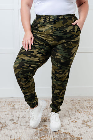 Peak Performance Joggers in Camo