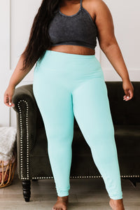 On Your Mark Active High Waisted Leggings in Mint