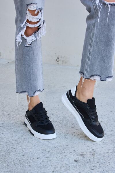 Maisie Round Toe Flat Sneakers in Black