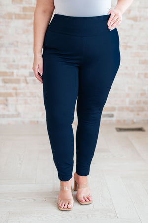 Ashlyn Skinny Pants in Navy