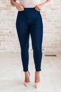 Ashlyn Skinny Pants in Navy