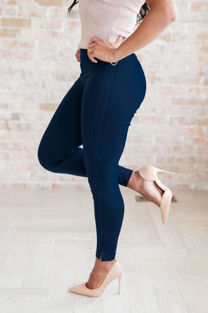 Ashlyn Skinny Pants in Navy