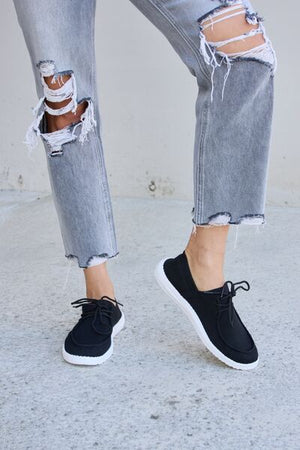 Quincy Lace-Up Sneakers in Black